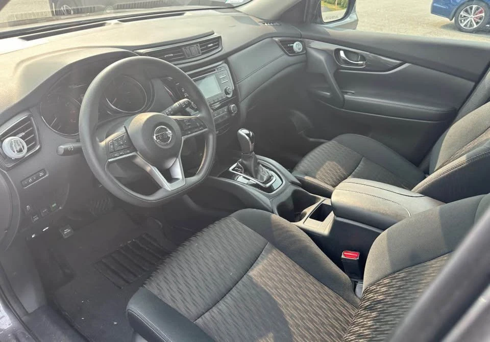 2017 Nissan Rogue - Image 8 of 12