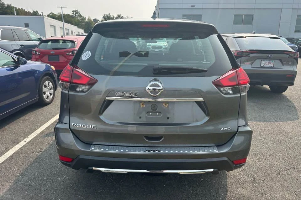 2017 Nissan Rogue - Image 5 of 12