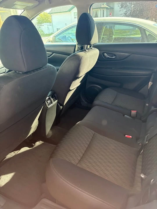 2017 Nissan Rogue - Image 6 of 7