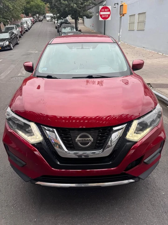 2017 Nissan Rogue - Image 2 of 16