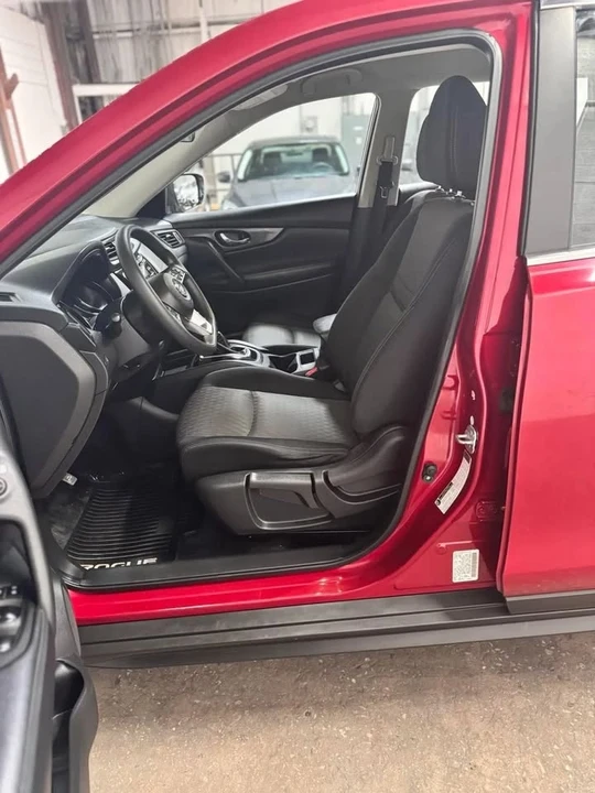 2017 Nissan Rogue - Image 7 of 13