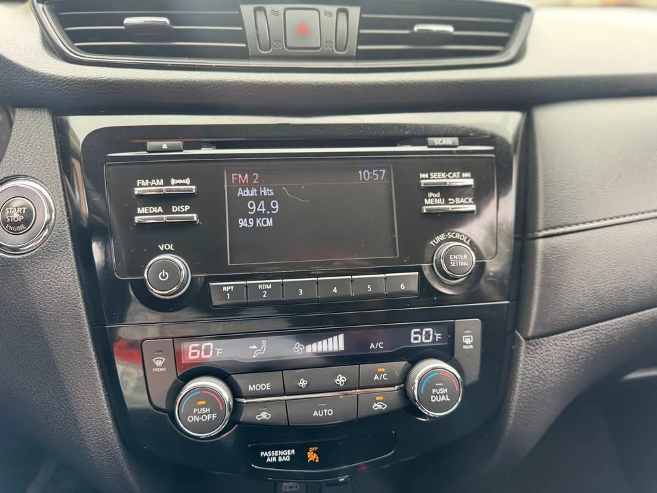 2017 Nissan Rogue - Image 16 of 18