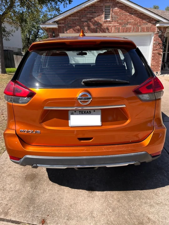 2017 Nissan Rogue - Image 2 of 8