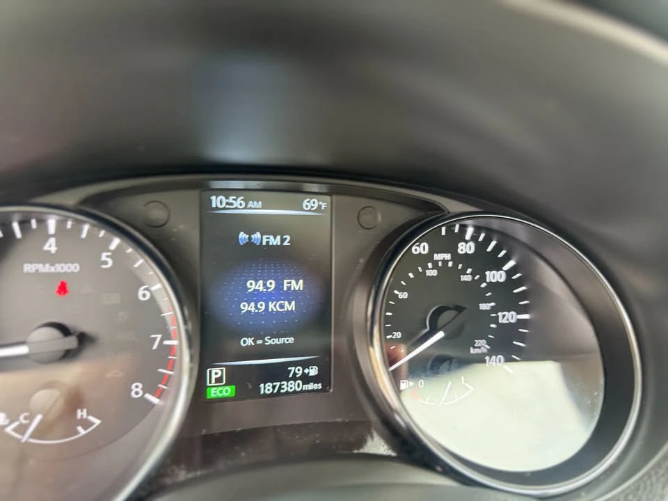 2017 Nissan Rogue - Image 15 of 18