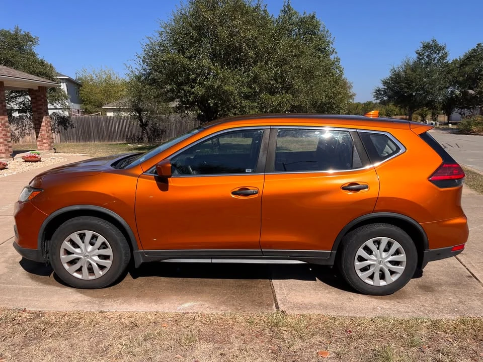 2017 Nissan Rogue - Image 8 of 8