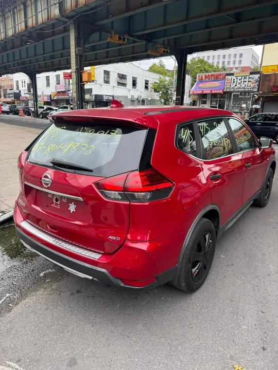 2017 Nissan Rogue - Image 8 of 16