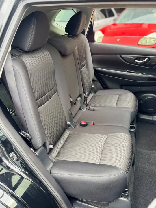 2017 Nissan Rogue - Image 11 of 18