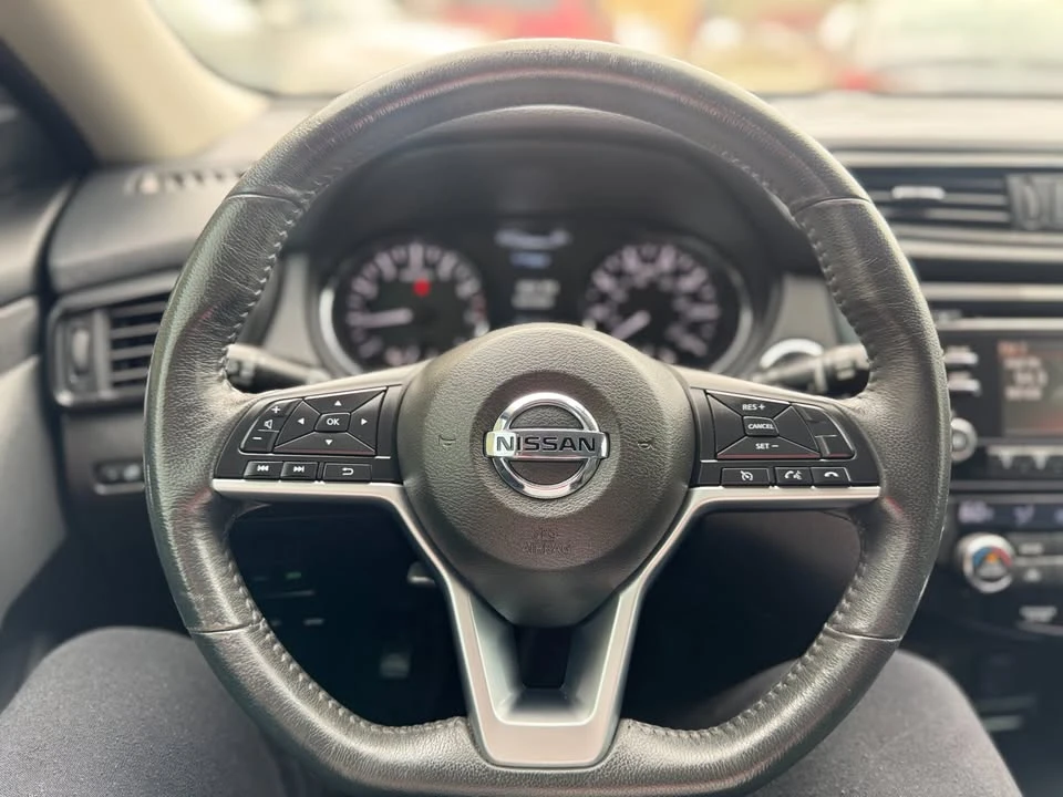 2017 Nissan Rogue - Image 8 of 18