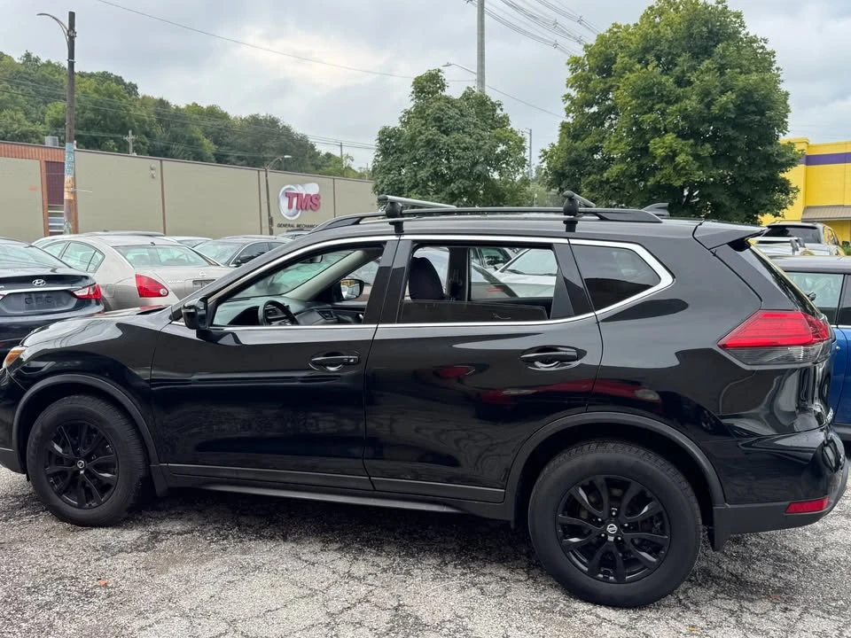 2017 Nissan Rogue - Image 2 of 18