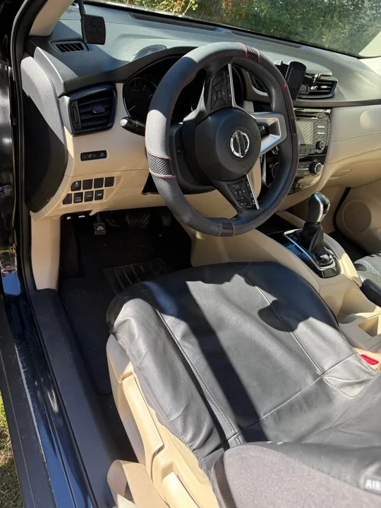2017 Nissan Rogue - Image 8 of 11