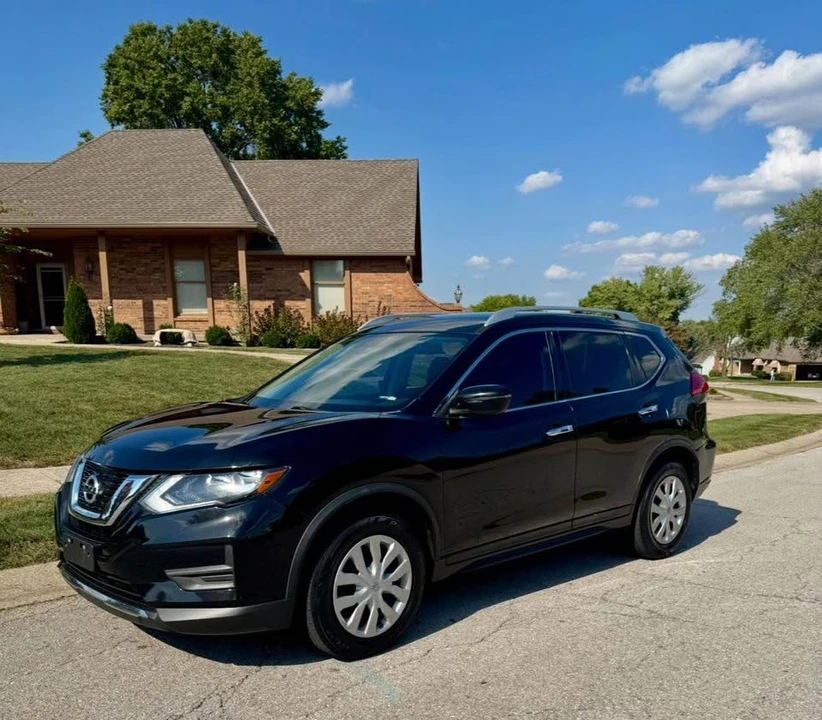2017 Nissan Rogue - Image 2 of 12