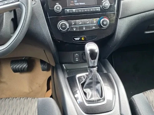 2017 Nissan Rogue - Image 7 of 12