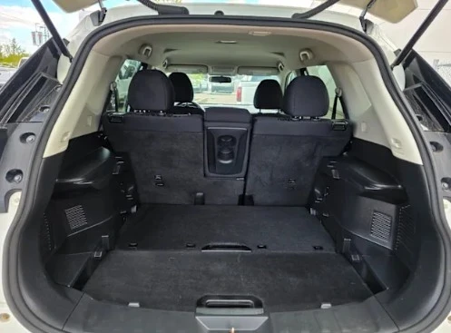 2017 Nissan Rogue - Image 10 of 12