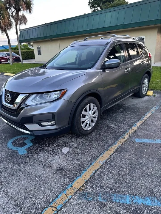 2017 Nissan Rogue - Image 2 of 13