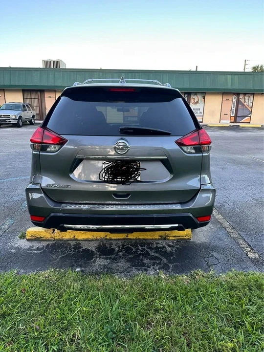 2017 Nissan Rogue - Image 4 of 13
