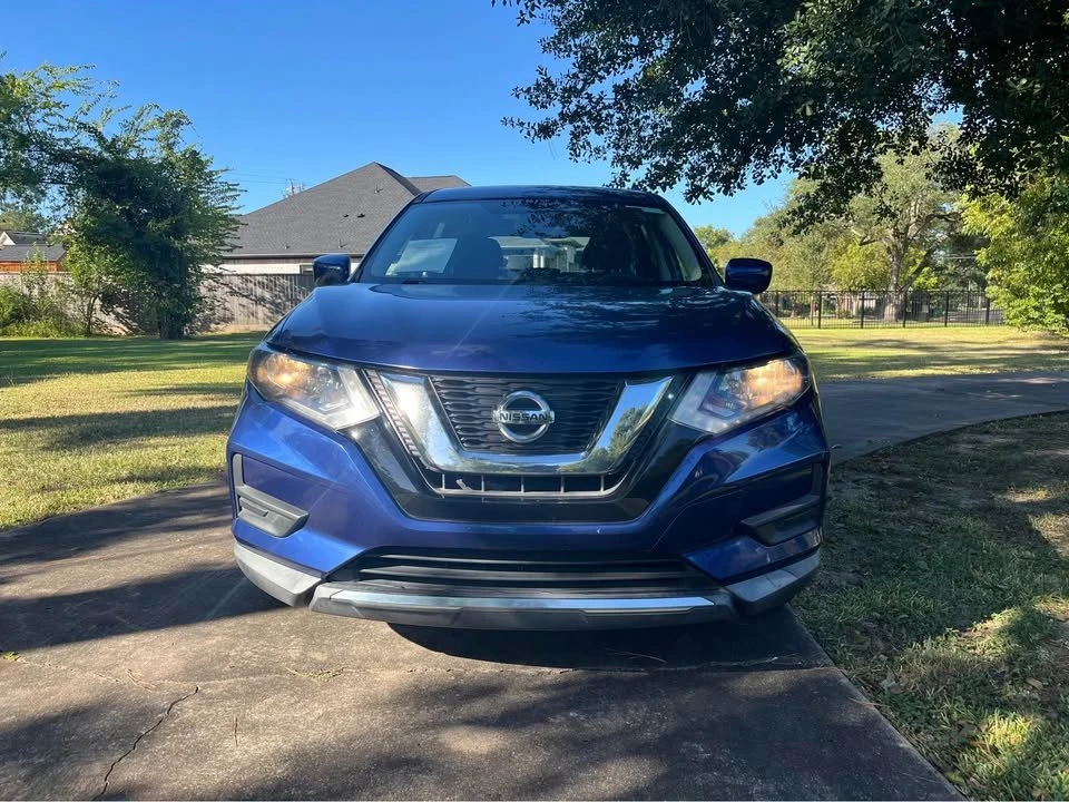 2017 Nissan Rogue - Image 2 of 15