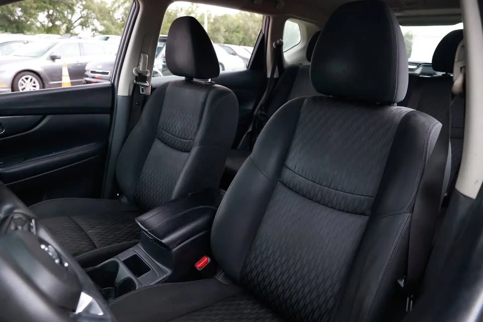 2017 Nissan Rogue - Image 8 of 10