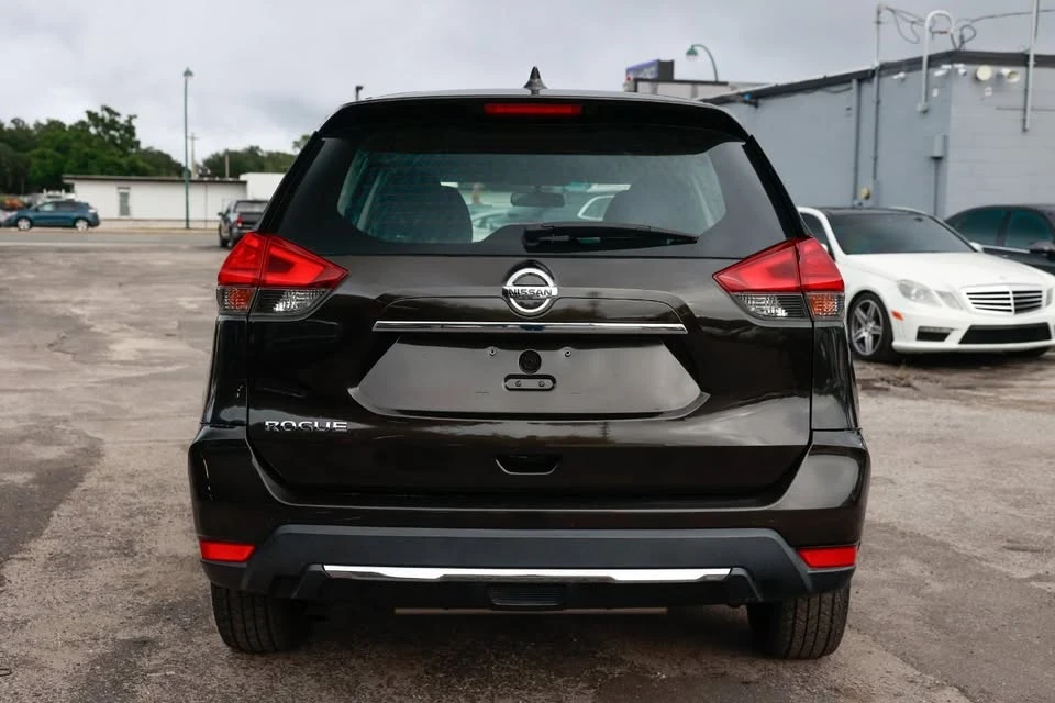 2017 Nissan Rogue - Image 4 of 10