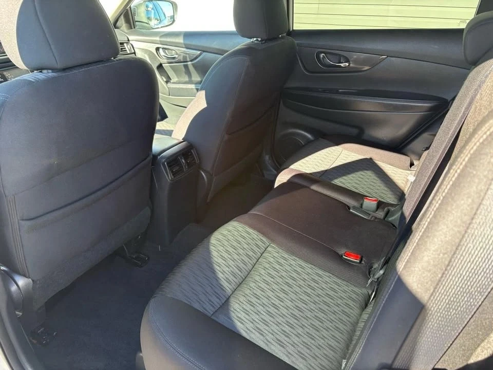 2017 Nissan Rogue - Image 10 of 20