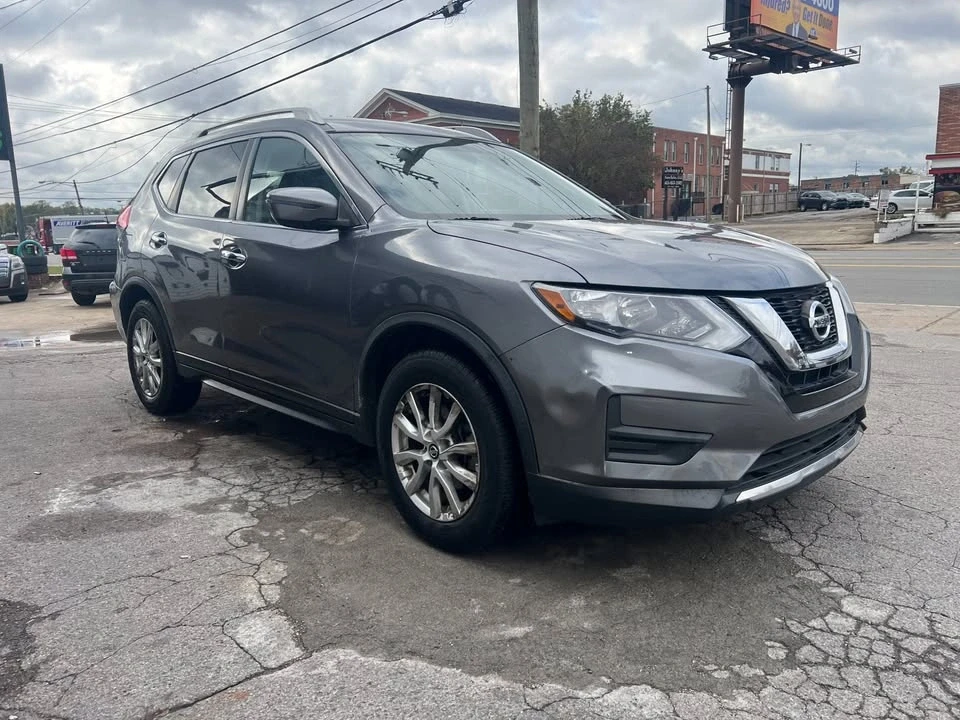 2017 Nissan Rogue - Image 2 of 12