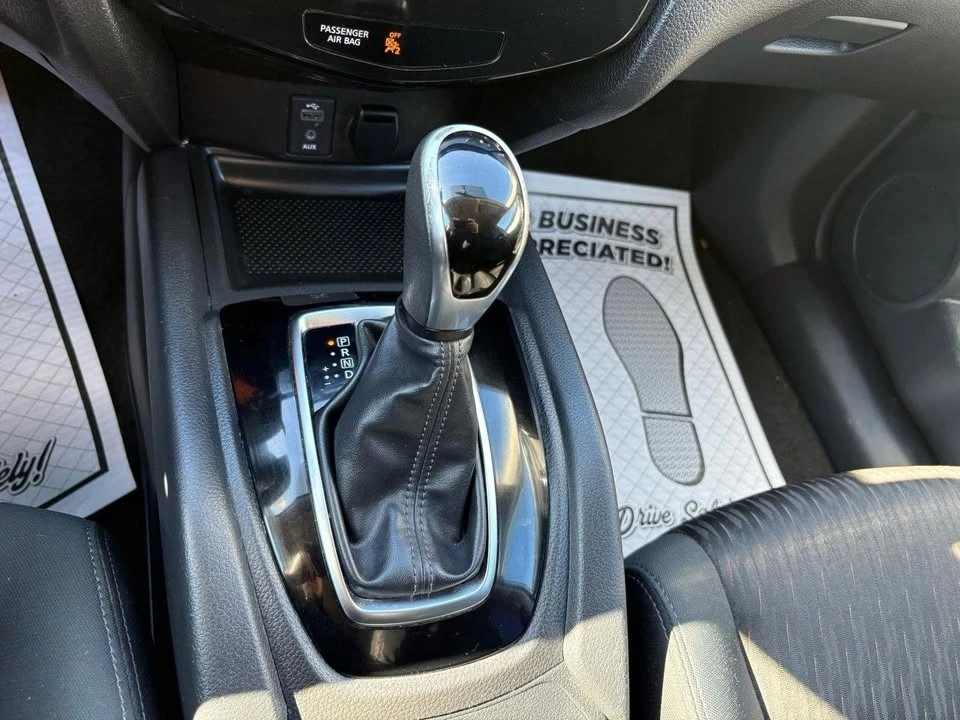 2017 Nissan Rogue - Image 16 of 20
