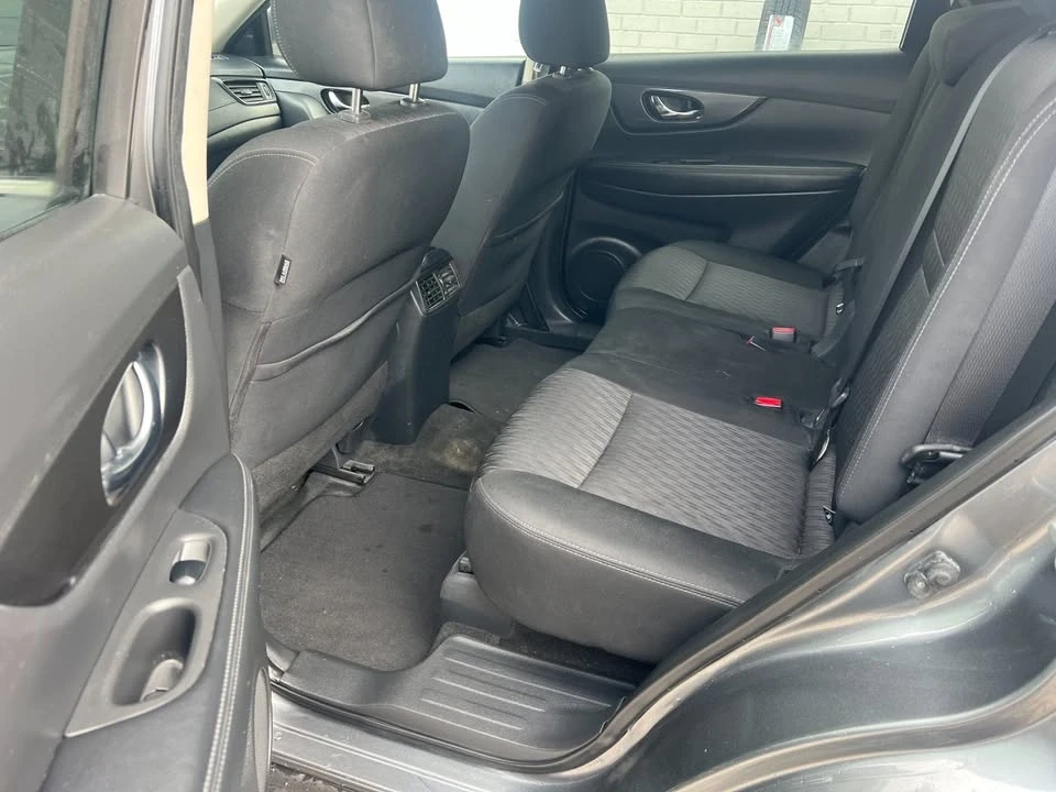 2017 Nissan Rogue - Image 7 of 12