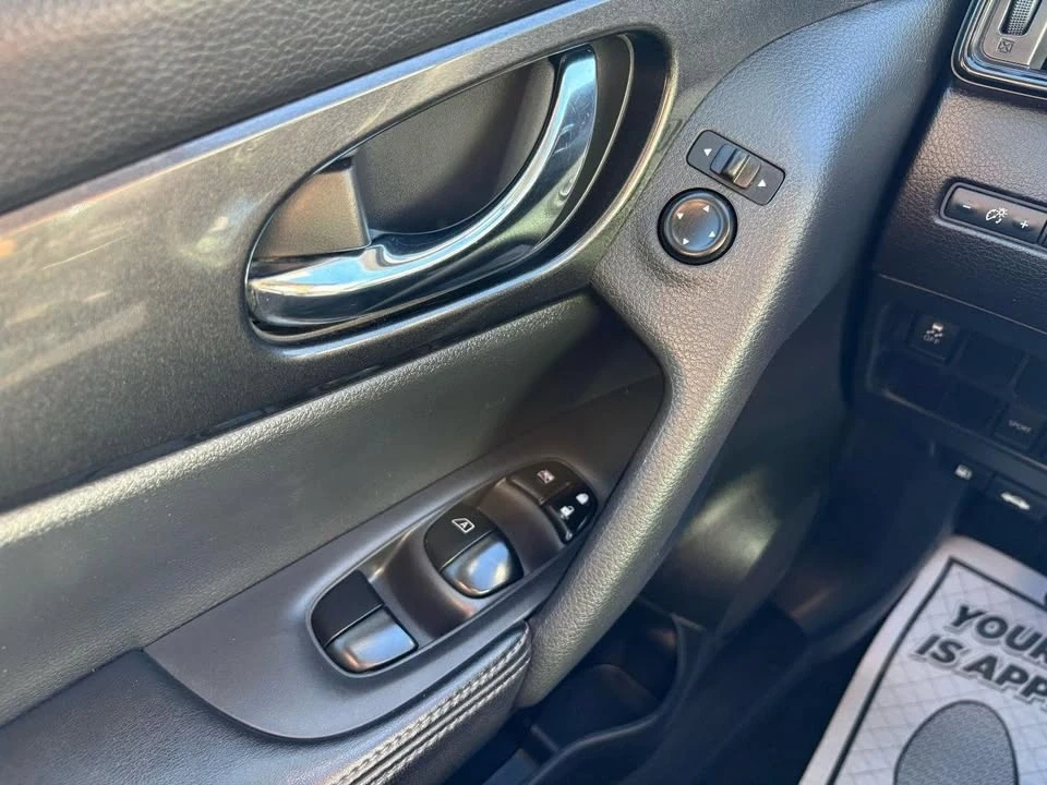 2017 Nissan Rogue - Image 18 of 20