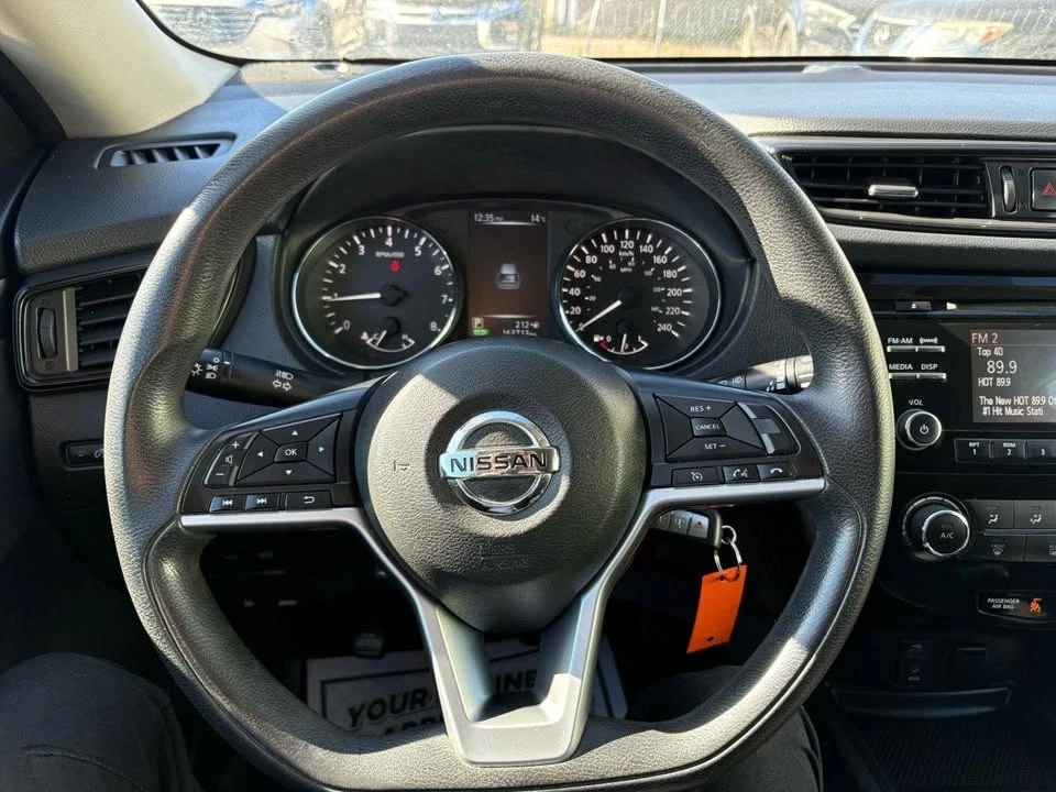 2017 Nissan Rogue - Image 11 of 20