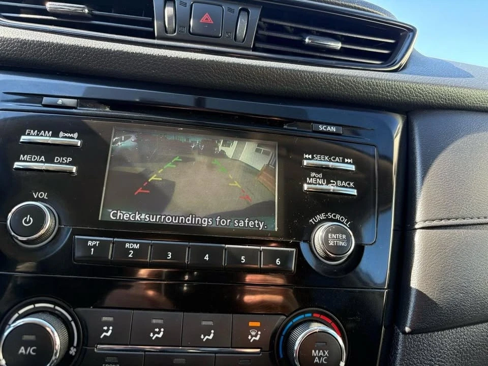 2017 Nissan Rogue - Image 19 of 20