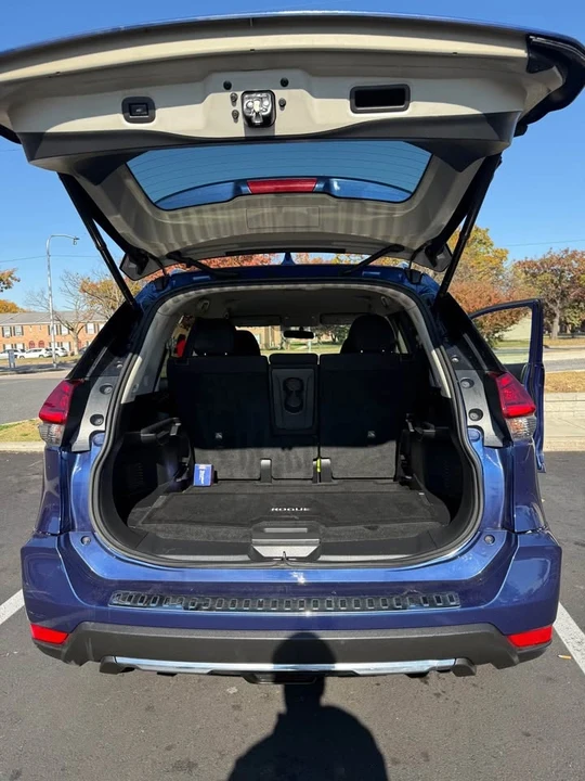 2017 Nissan Rogue - Image 9 of 15