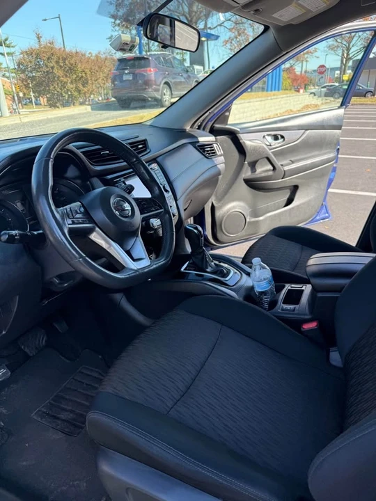 2017 Nissan Rogue - Image 10 of 15