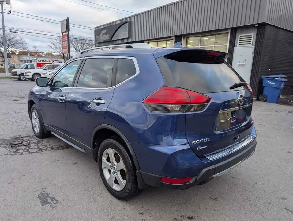 2017 Nissan Rogue - Image 18 of 19