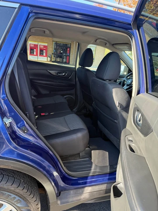 2017 Nissan Rogue - Image 8 of 15