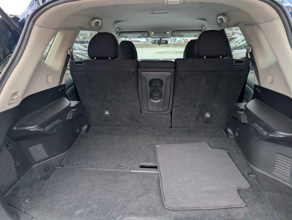2017 Nissan Rogue - Image 15 of 19