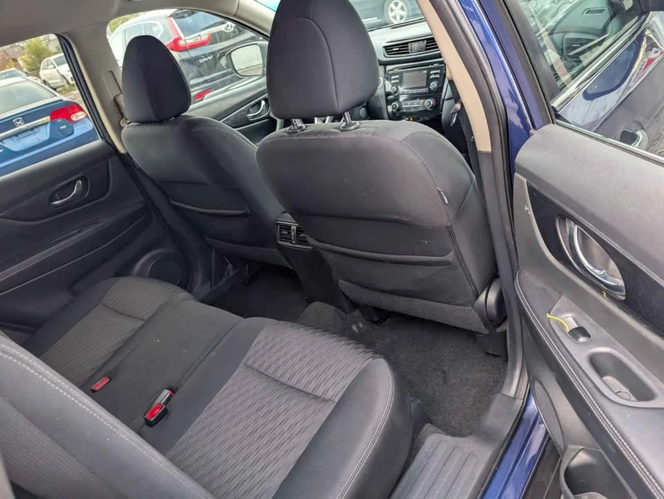 2017 Nissan Rogue - Image 11 of 19