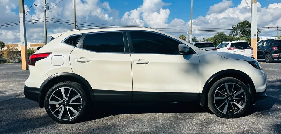 2017 Nissan Rogue - Image 3 of 7