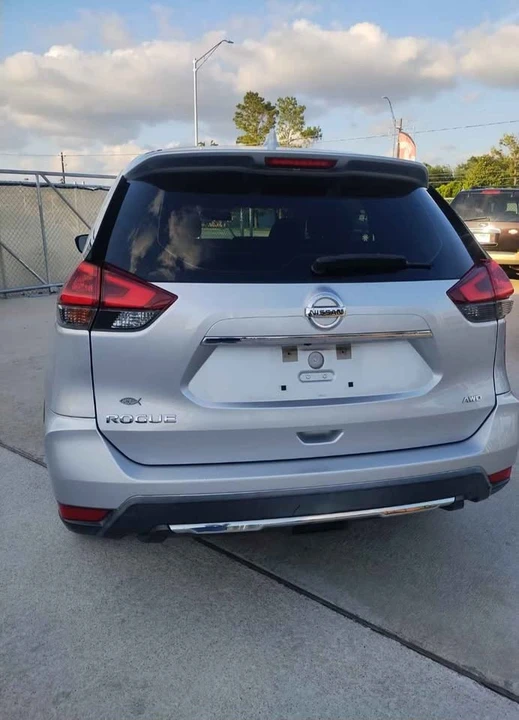2017 Nissan Rogue - Image 8 of 9