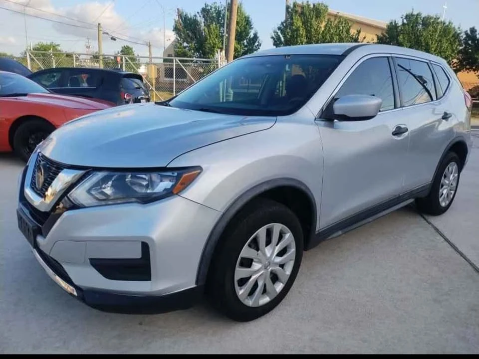 2017 Nissan Rogue - Image 4 of 9
