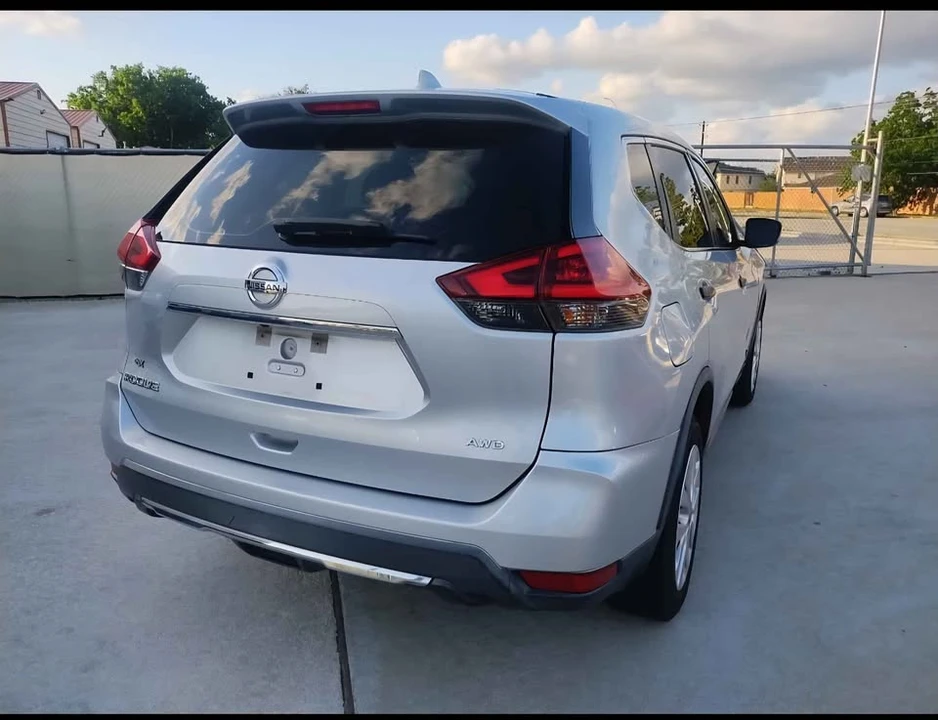 2017 Nissan Rogue - Image 9 of 9
