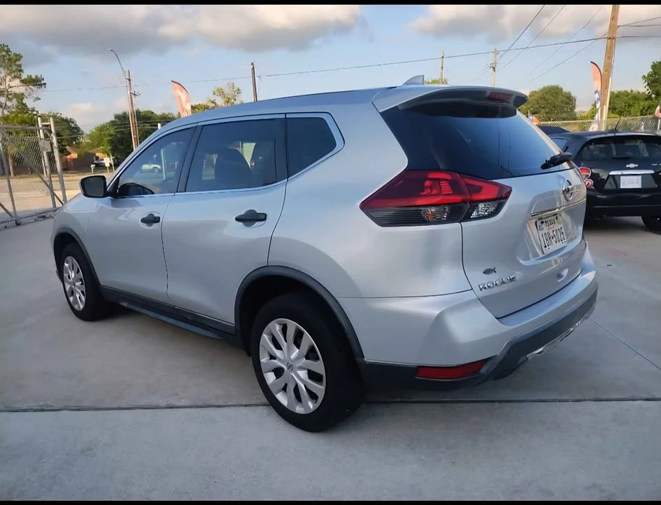 2017 Nissan Rogue - Image 7 of 9