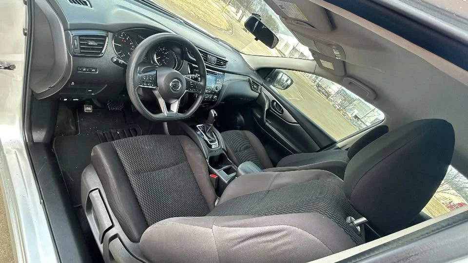 2017 Nissan Rogue - Image 3 of 10