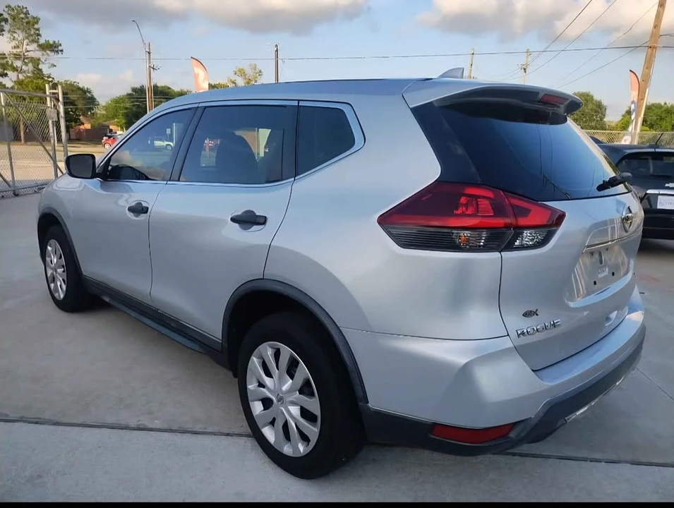 2017 Nissan Rogue - Image 6 of 9