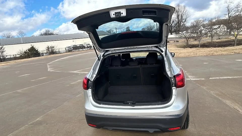 2017 Nissan Rogue - Image 10 of 10