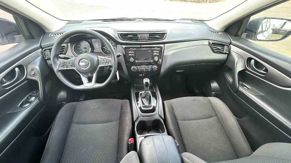 2017 Nissan Rogue - Image 2 of 10