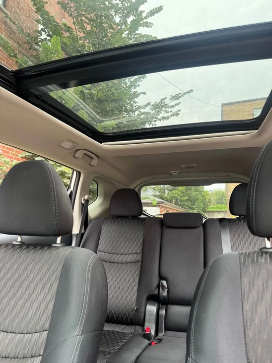 2017 Nissan Rogue - Image 7 of 13