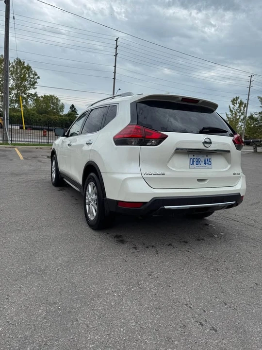 2017 Nissan Rogue - Image 2 of 13