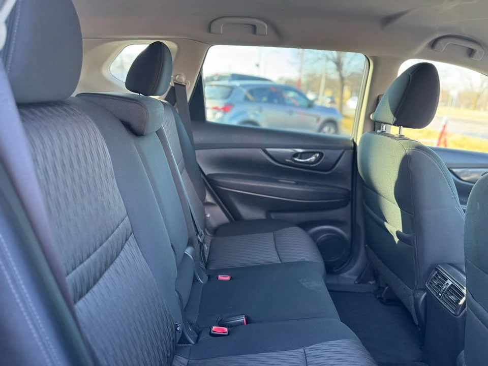 2017 Nissan Rogue - Image 8 of 20