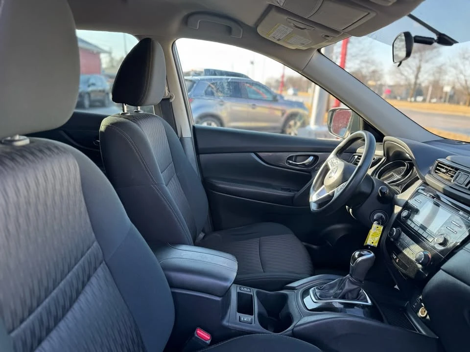 2017 Nissan Rogue - Image 13 of 20