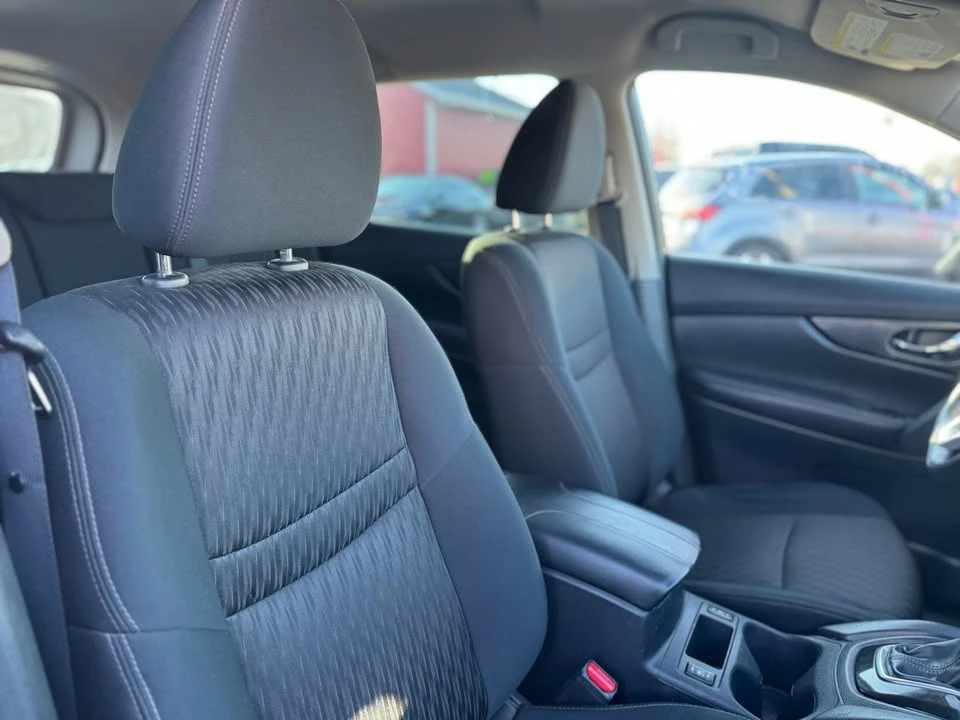2017 Nissan Rogue - Image 11 of 20