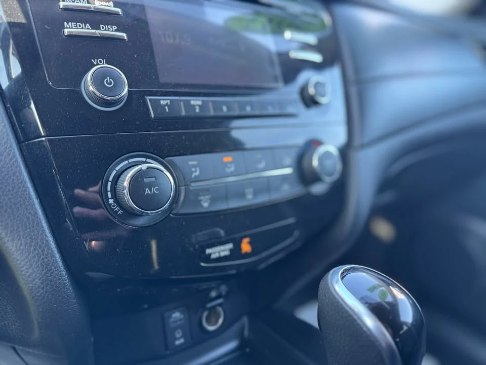 2017 Nissan Rogue - Image 19 of 20
